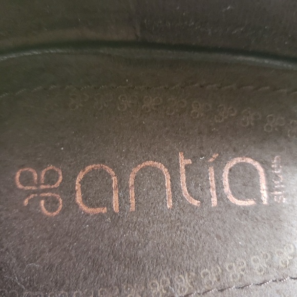 Antia Gray Leather Mary Jane Wedges Size 9WW! - Picture 7 of 7